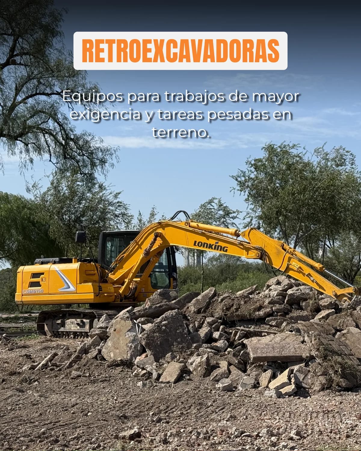 Retroexcavadora en obra